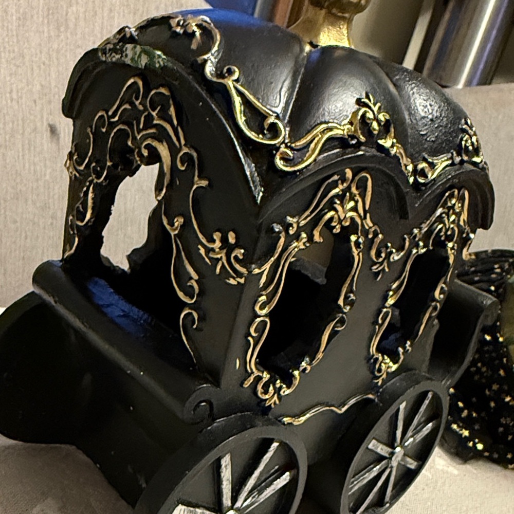 Ashland Black and gothic spooky Carriage Accent - Picture 3 of 3
